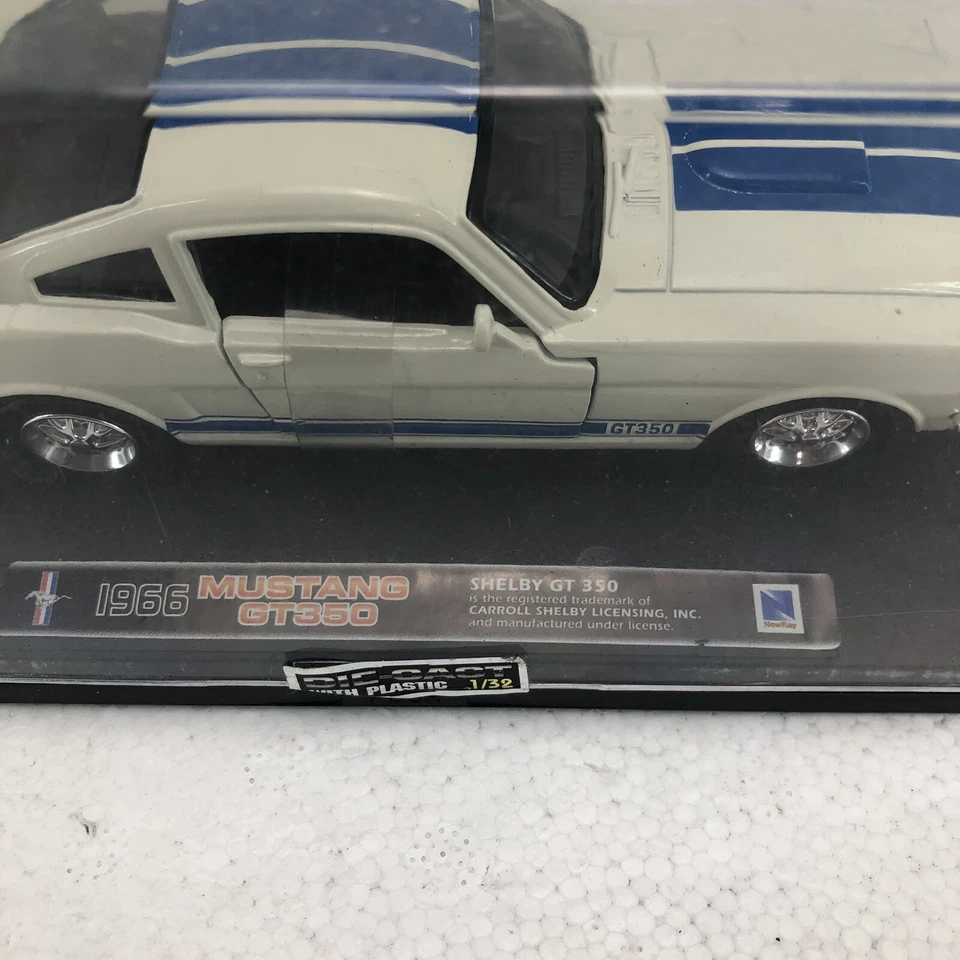 1966 Ford Shelby Mustang GT-350 WHITE / BLUE 1/32 Diecast Model Car by New-Ray - Image 2 of 4