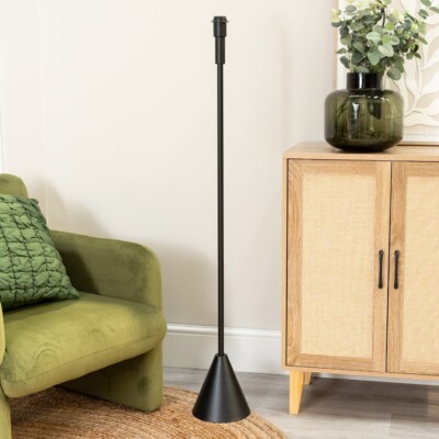 Mitch Metall Dreieck Stehlampe Sockel Stand Wohnzimmer Lounge Leuchte schwarz