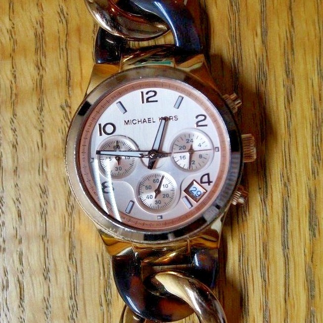 MICHAEL KORS WOMENS NINI TORTOISE & GOLD BIG LINK WATCH  display picture 2