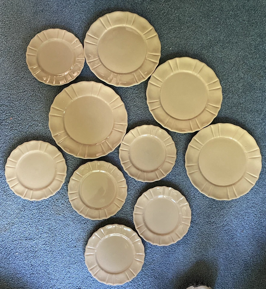JCP Home Dinner Set ! 4-Dinner 10”Plates,6-Salad 8”Plates,2-Bowls, 5-Coffee Cups - Image 2 of 4