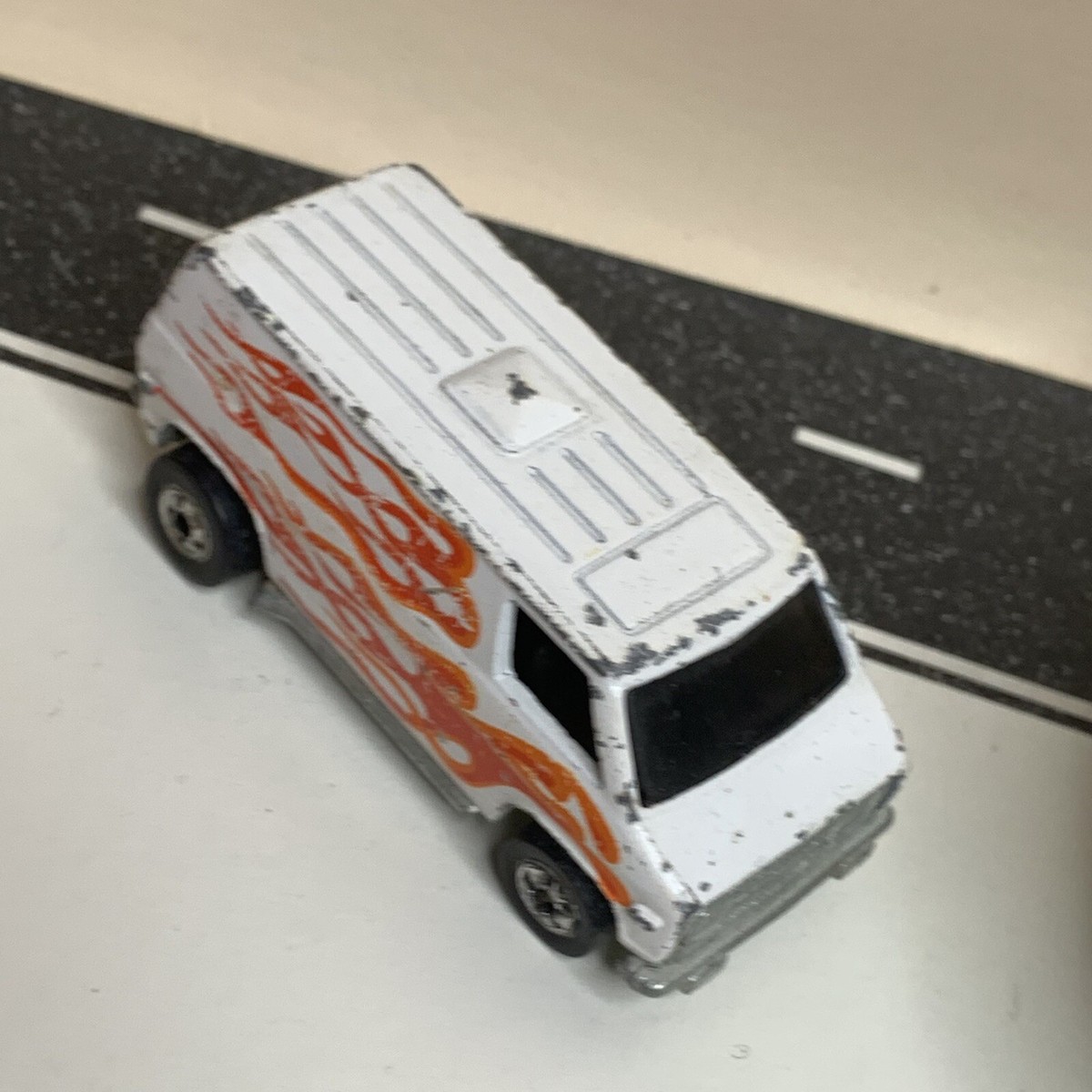 HOTWHEELS レアSUPER VAN ホットウィール スーパーバン 1974 Hot Wheels Super Van White w/Red/Orange Flames & Chrome