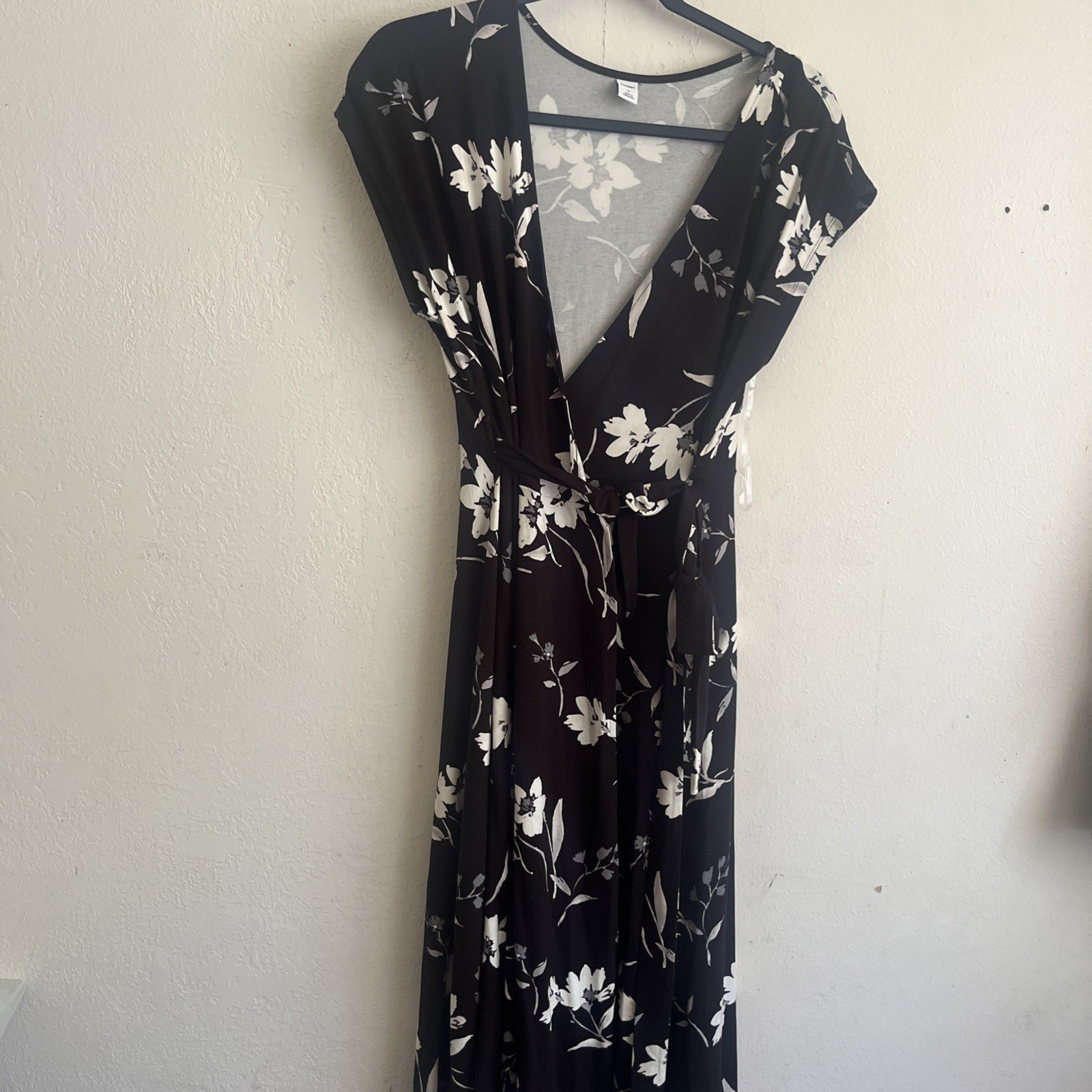 Women’s Old Navy black-and-white wrap dress Dolman sleeves SZ MEDIUM