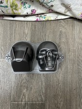 WILTON Vintage 3D Skull Baking Pan Cake Tin skeleton - 36.5 x 12.5 x 21.5cm