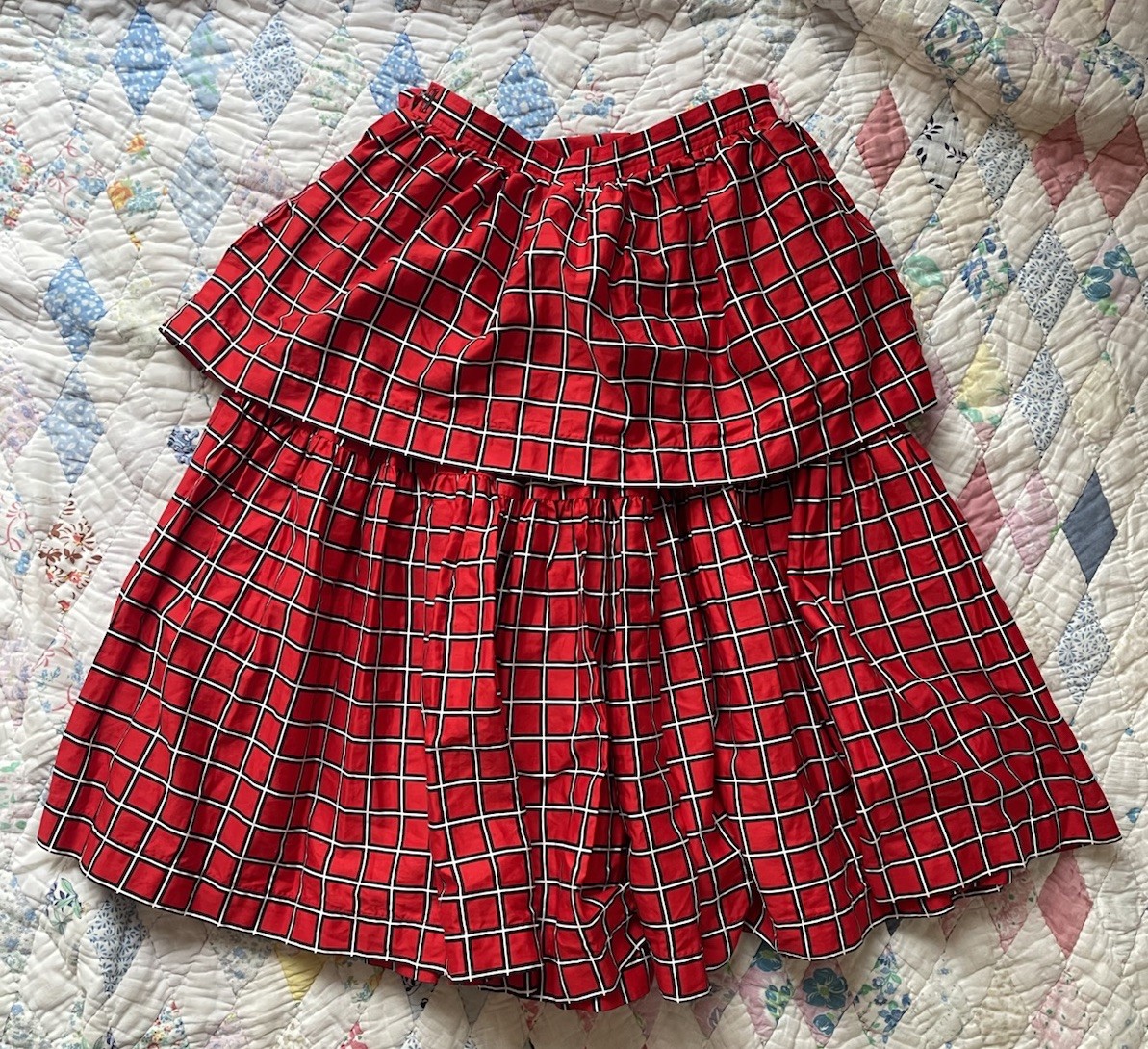 Gonna vintage anni 70 Yves Saint Laurent rossa nera bianca griglia a strati linea A