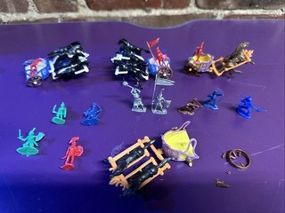 Roman Chariots & Knights HO Plastic Soldiers Made In Hong Kong By GIANT? 1960s