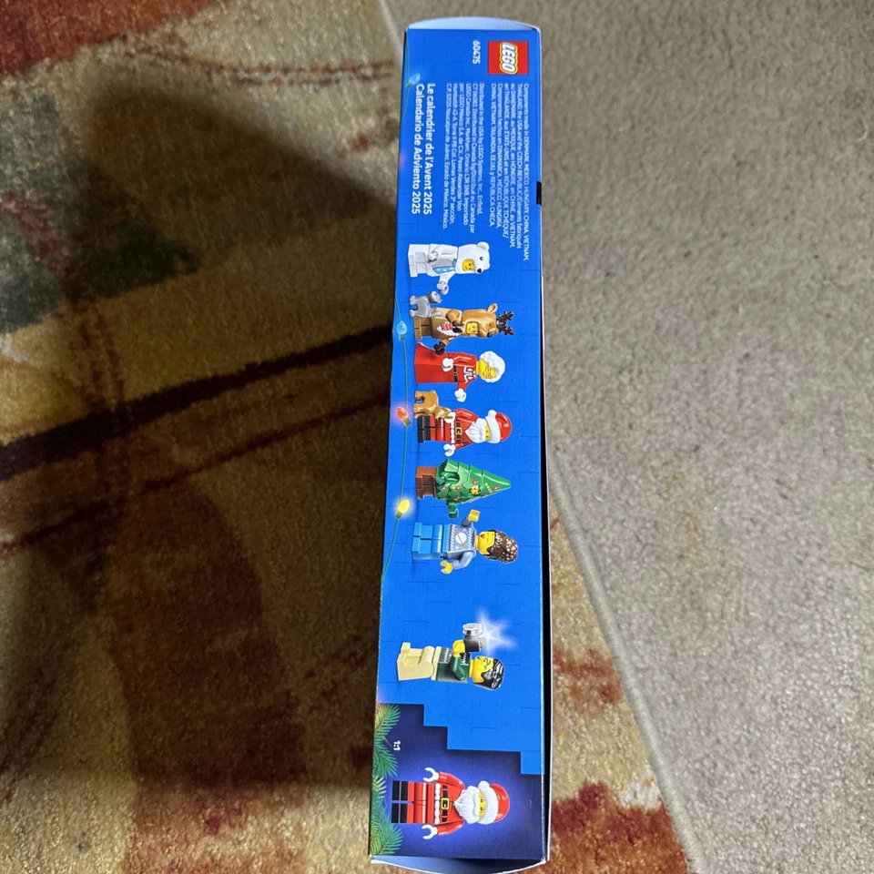NEW LEGO City Advent Calendar 2025 Playset Santa & Mrs. Claus Minifigures 60475 - Image 3 of 4