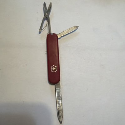 Victorinox Swiss Army Classic SD Pocket Knife Red