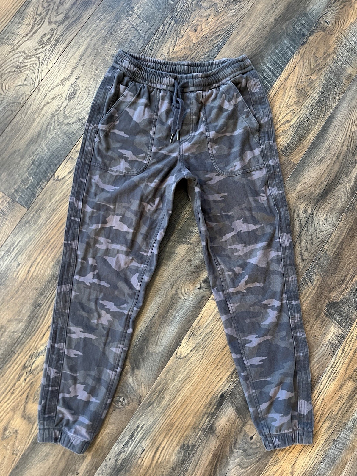 Women’s Athleta Camo Farallon Jogger Pants Size 4