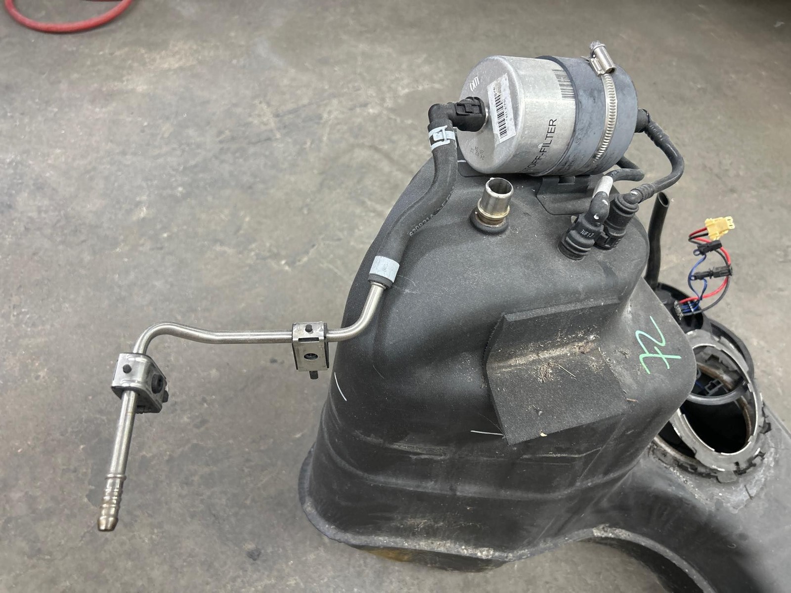 420201021N LH Side Coupe Fuel Tank Assembly AUDI R8 10 11 12 13 14 15 (MK)