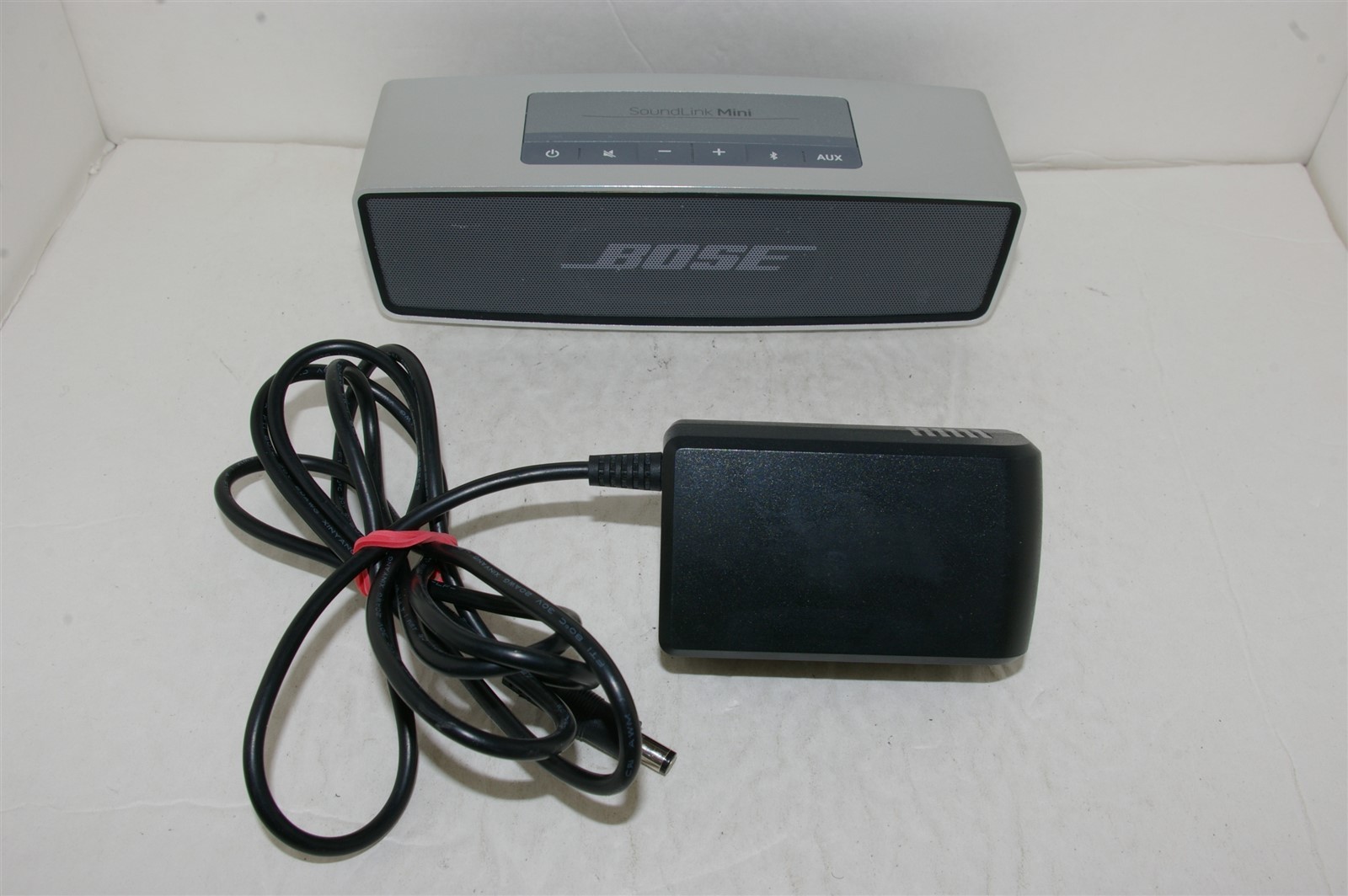 Bose SoundLink Mini Bluetooth Portable Speaker Silver TESTED