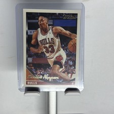 Scottie Pippen 1993-94 Topps Gold #92 Chicago Bulls