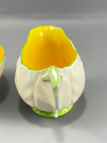 Vintage Aynsley Bone China Embossed Tulip Creamer and Sugar Bowl Set - Picture 6 of 8