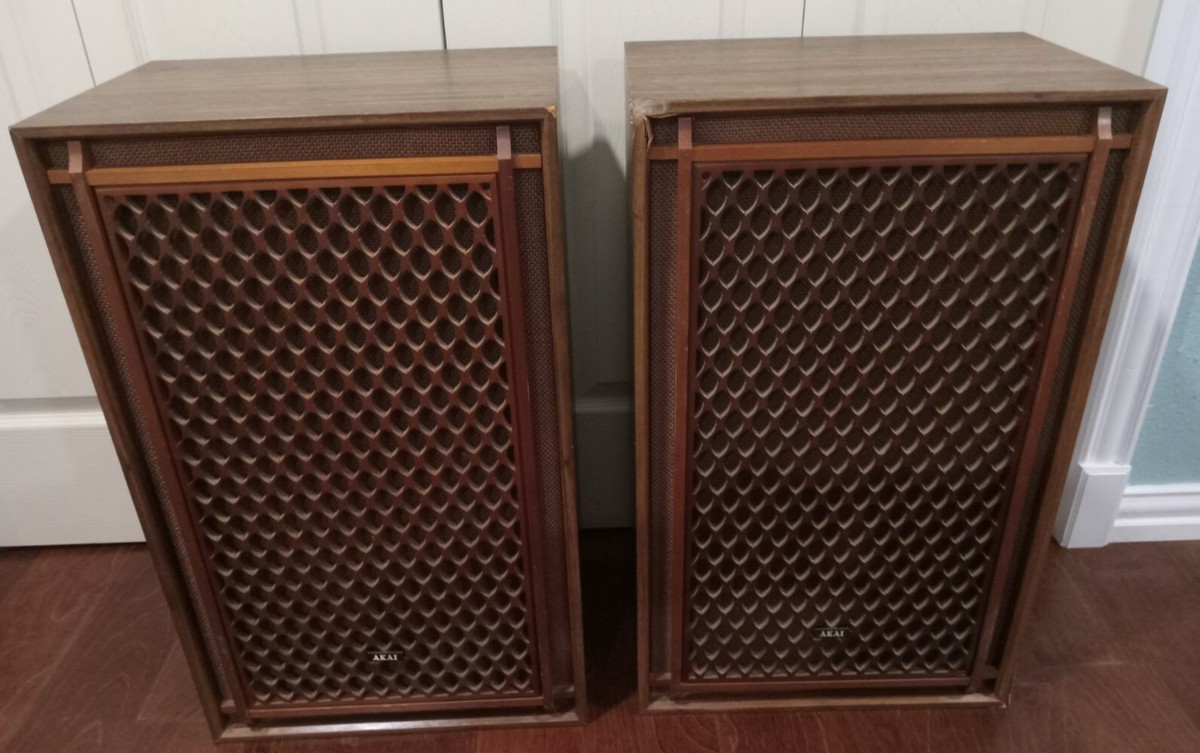 VINTAGE AKAI SW-156 STEREO SPEAKERS 26