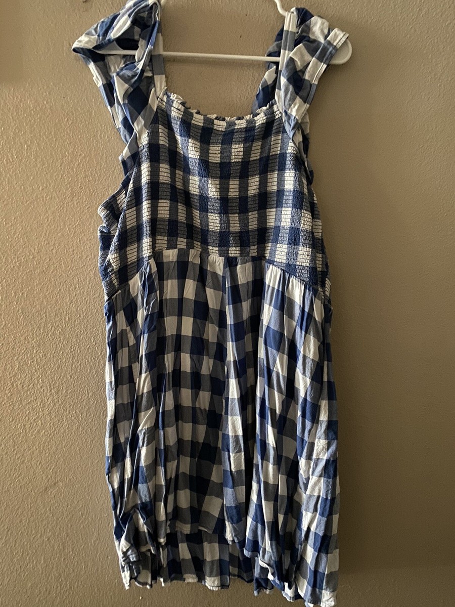 old navy gingham dress White/Blue straight neckline adjustable tie straps slim fit hits at thigh models are approx Outfit repeating in my fave