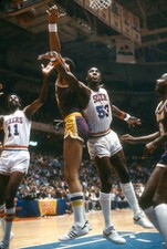 Darryl Dawkins of the Philadelphia 76ers Basketball 1980 Photo 4