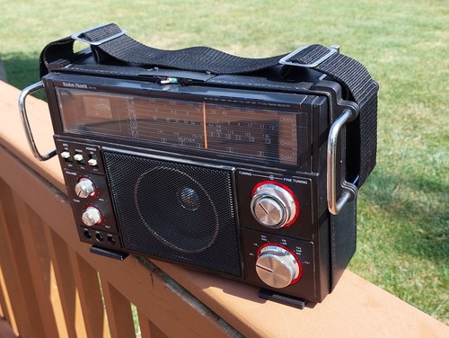 DELUXE Radio Shack SW-100 Multi-Band Receiver- AM/FM/CB/SW/TV/AIR/2 m ...