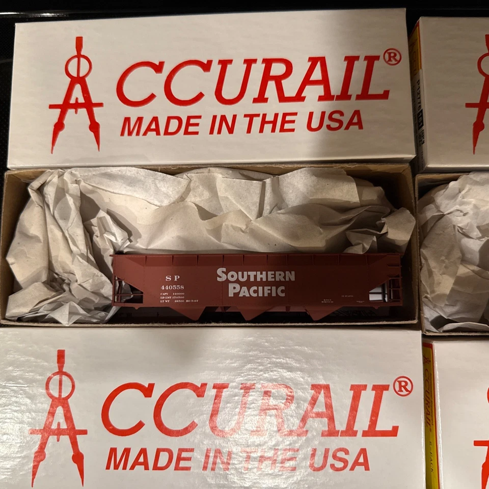 Accurail 7601 HO Scale Southern Pacific AAR Tripple Hopper Kit (Set of 6) NIB - Image 2 of 4
