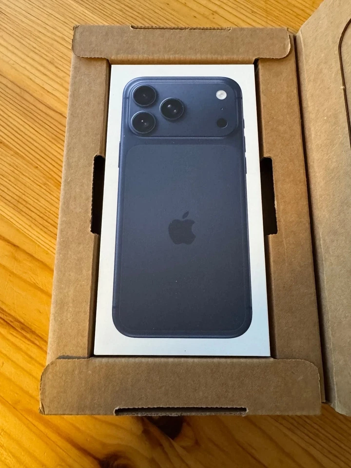 Apple iPhone 17 Pro Max 256GB Deep Blue, Global Unlocked, Kostenloser Versand!