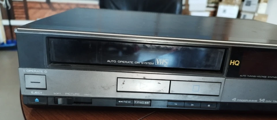 HITACHI VT-110E Videoregistratore VHS d’epoca RARITÀ – si accende, da riparare - Immagine 4 di 4