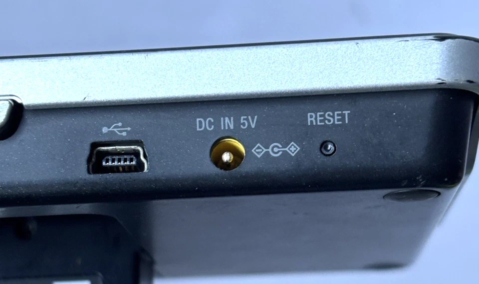 SONY nav-u NV-U83T GPS 4.3" Widescreen w/ Car Adapter Power Cord XADC3 bundle - Image 4 of 4