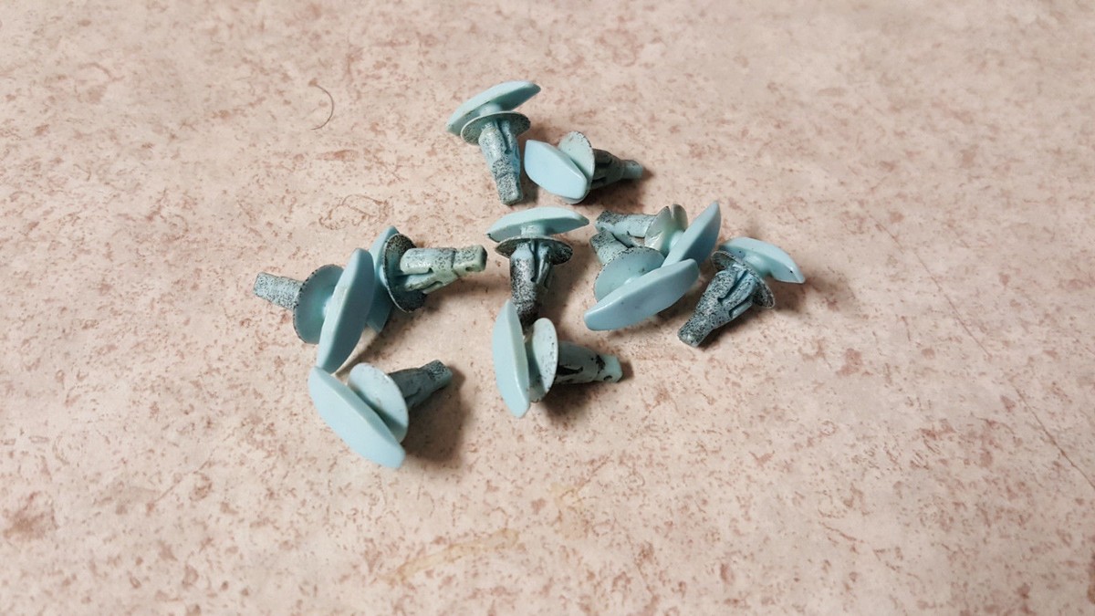 mazda weatherstrip clips fasteners BC1D58762 (qty 10) | eBay
