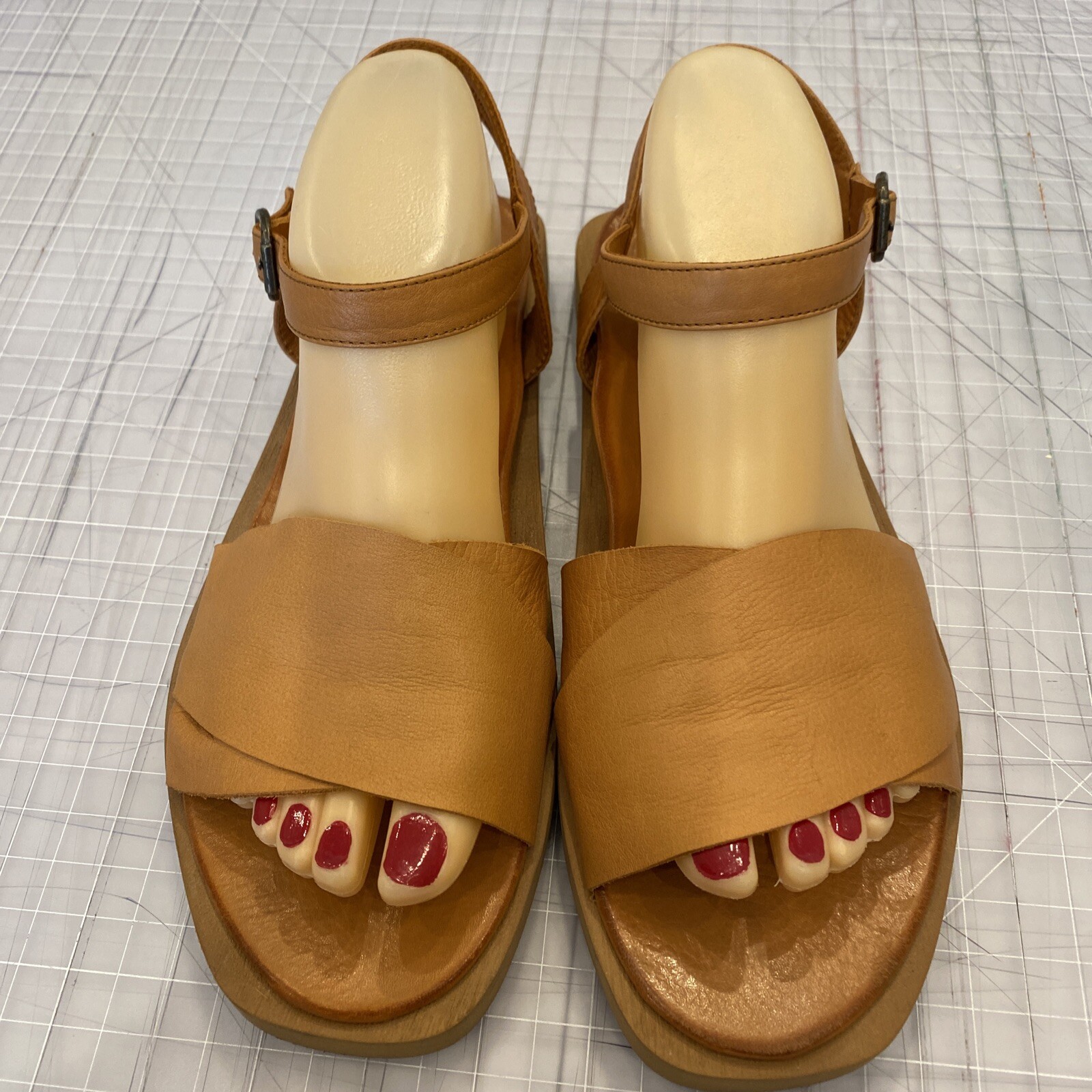 bueno sadie slip on sandals