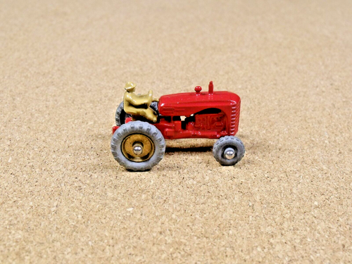 OLD VINTAGE LESNEY MATCHBOX # 4B MASSEY HARRIS TRACTOR