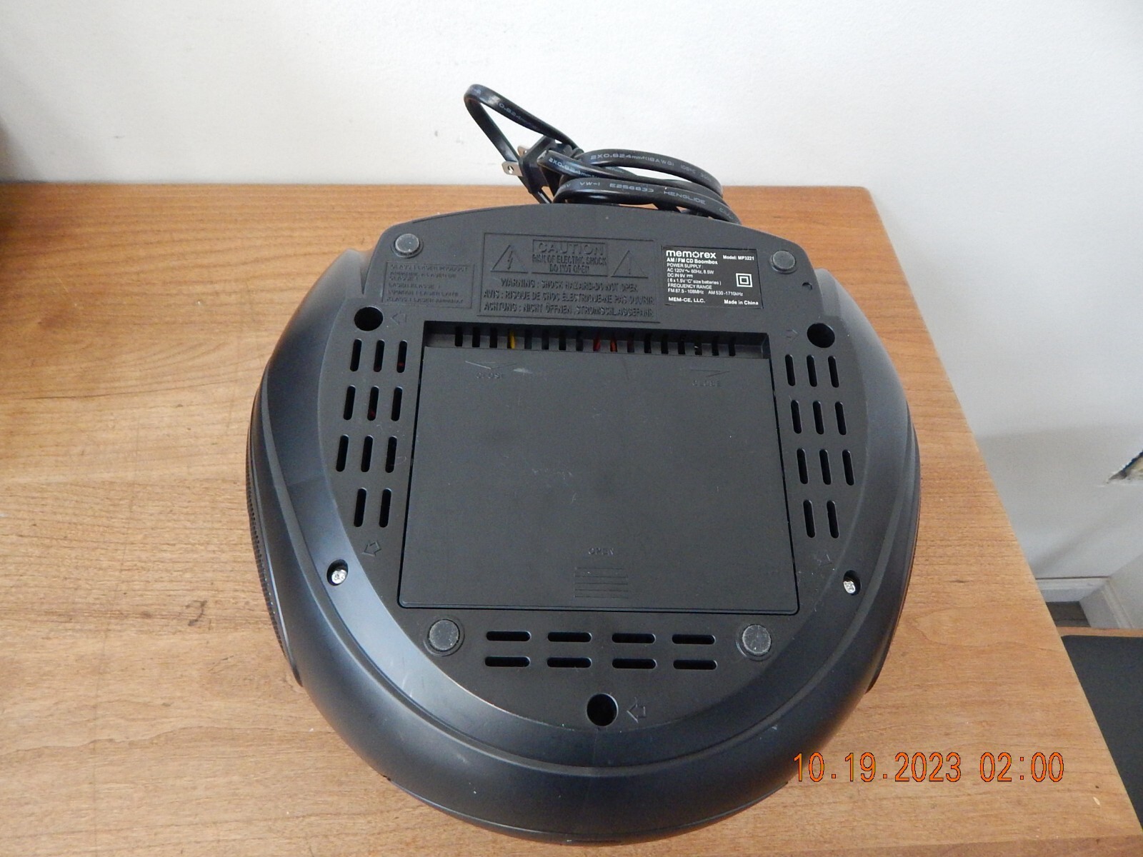 Memorex MP3221 AM/FM Radio/CD Player/Aux.  Portable Boombox With Power Cord