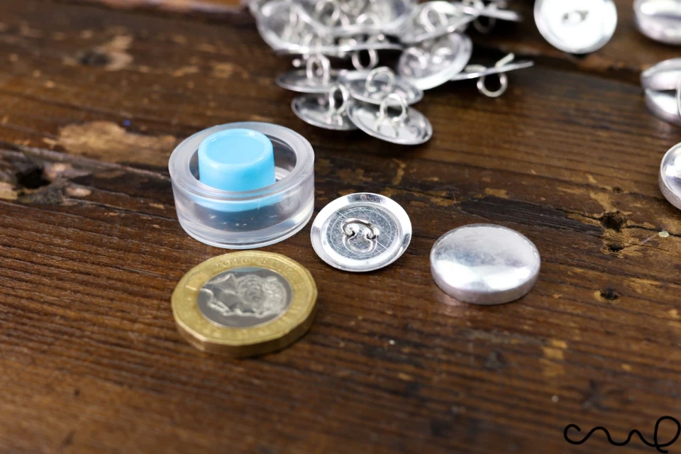 30L Hand Button Making Tool Set 25 Blank Self Cover Button Sewing Craft Kit 19mm - Image 2 of 4