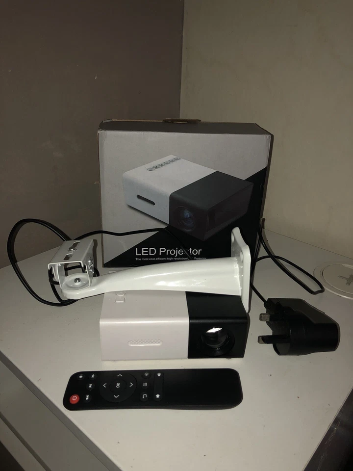 Excelvan YG300 Mini Portable LED Pocket Projector - Image 2 of 4