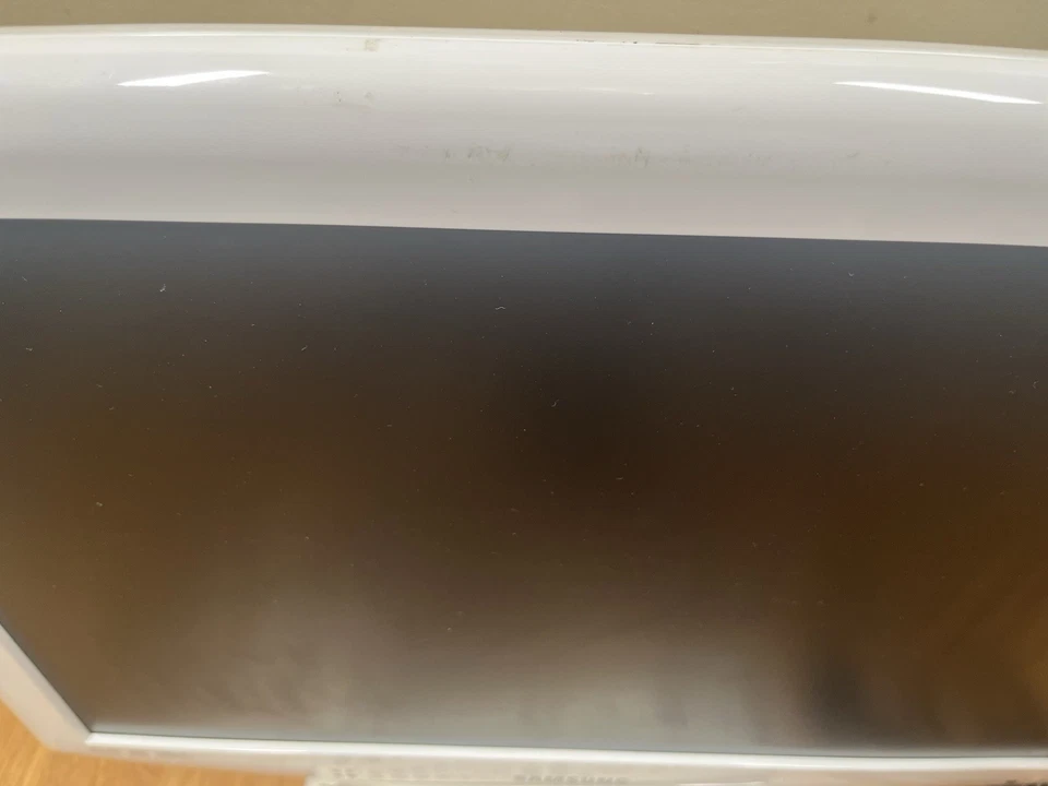 Samsung LE19R86WD 19” HD Ready Television TV with Remote + Instructions - White - Image 4 of 4