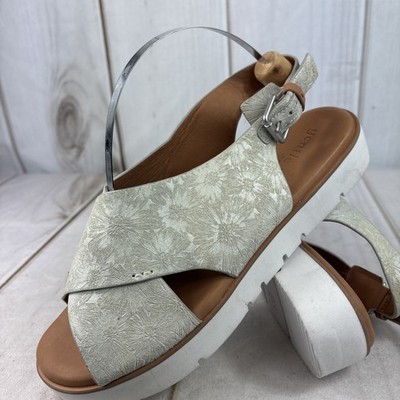 GENTLE SOULS KENNETH COLE WOMEN'S KIKI LEATHER PLATFORM SLINGBACKsize 10. $175
