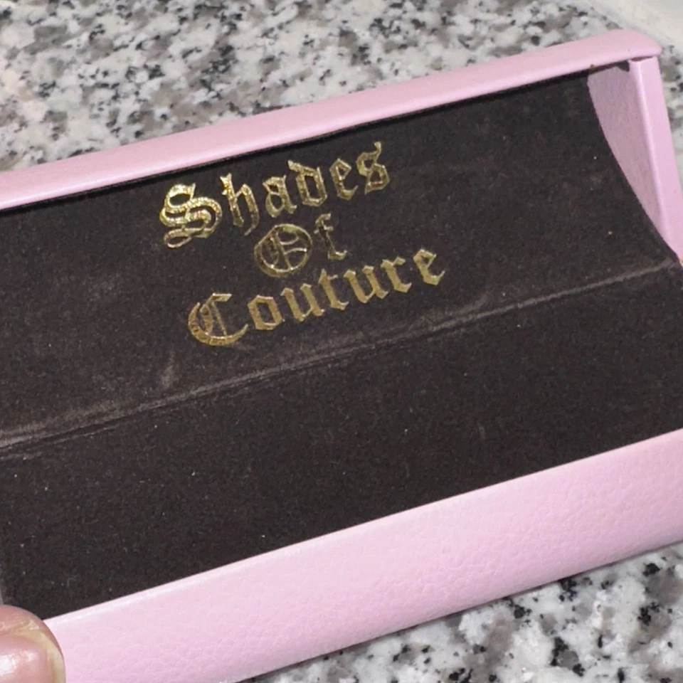 Caixa de óculos Y2K Juicy Couture em forma de coração logotipo rosa bebê - Imagem 4 de 4