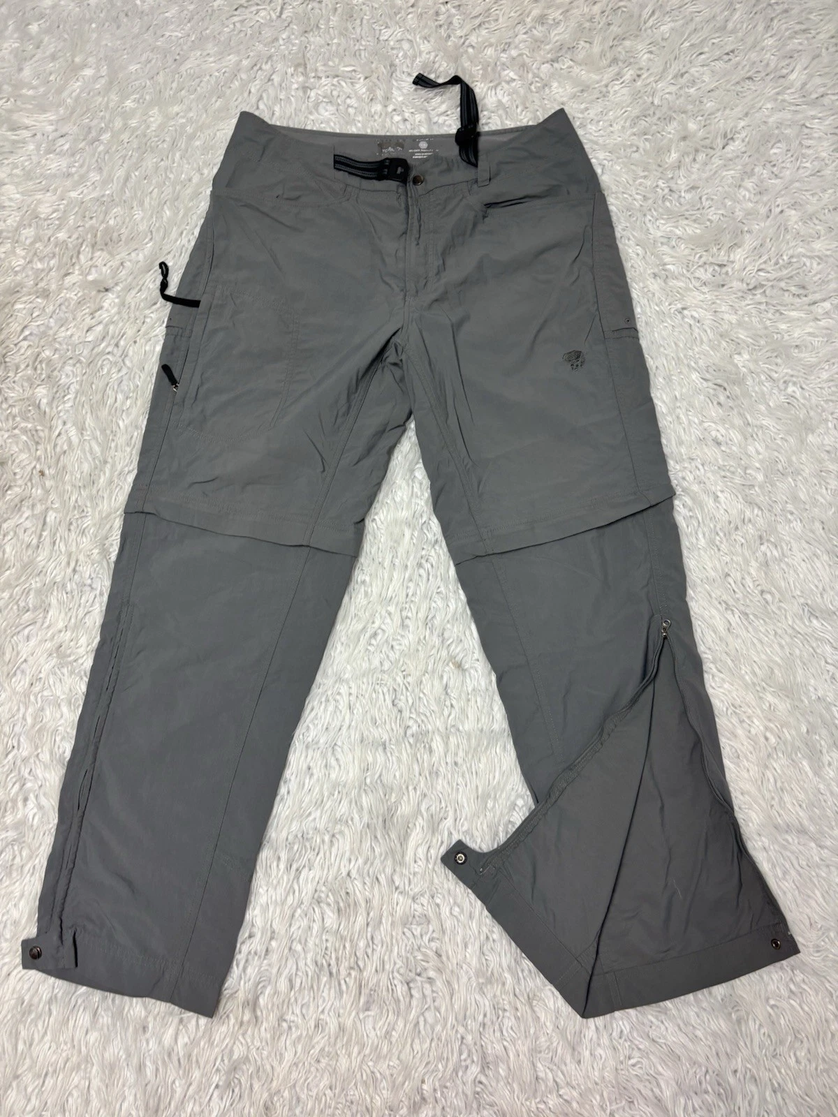 Mountain Hardwear Men’s Convertible Cargo Pants Outdoor Hiking-D.Grey Size L
Opens in a new window o