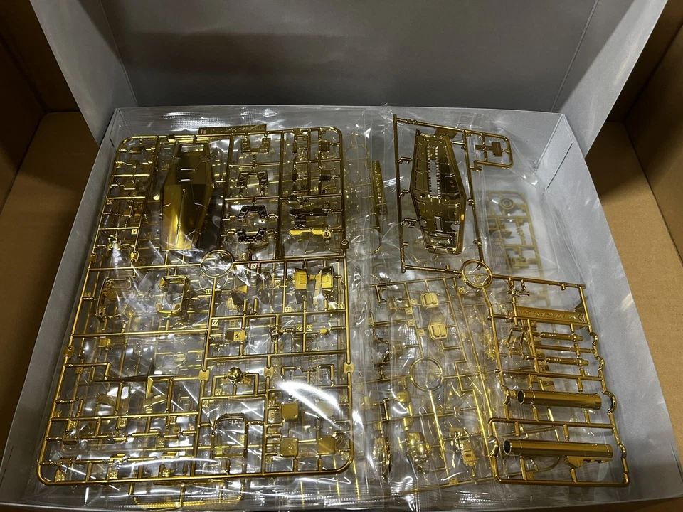 Bandai THE GUNDAM BASE LIMITED PRIZE RX-78-2 GUNDAM Ver. 3.0 GOLD COATING NEW - Image 2 of 4