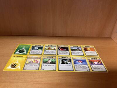 POKEMON KARTEN LOT: 10 TRAINER + 2 ENERGIE.  ENGLISCH