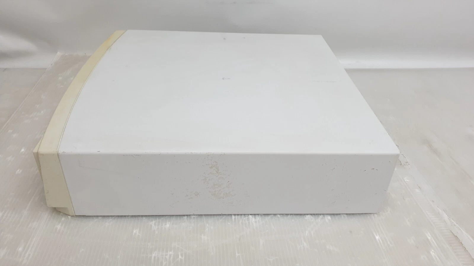 Right side of the Celebris FX 5133 case with marks on the cover