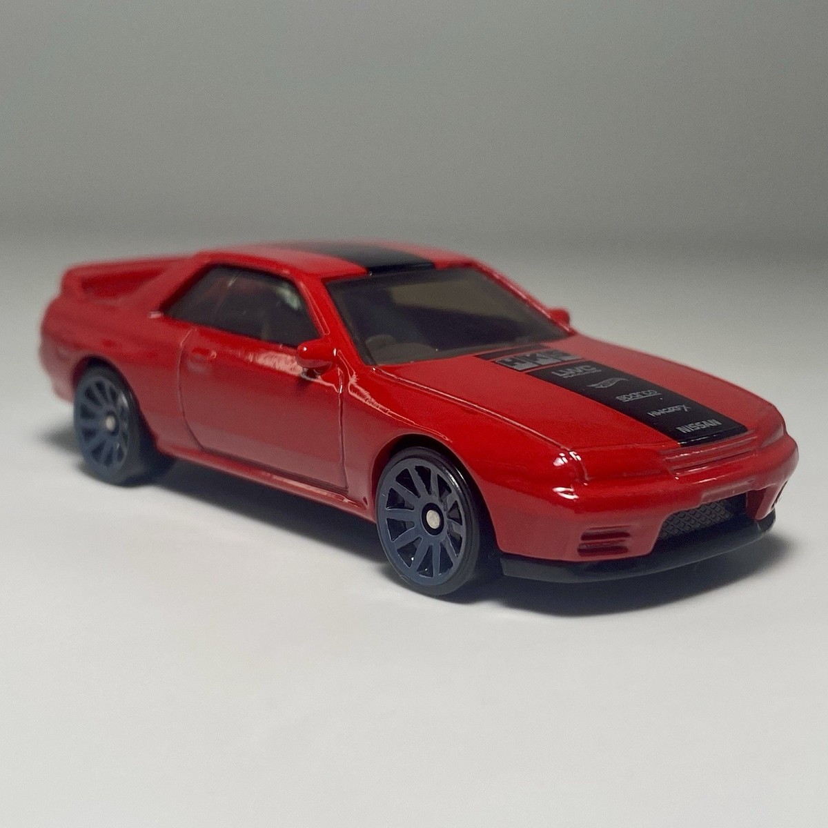 Hot Wheels Nissan Skyline GT-R R32 Red & Motormax #6028 Silver 1