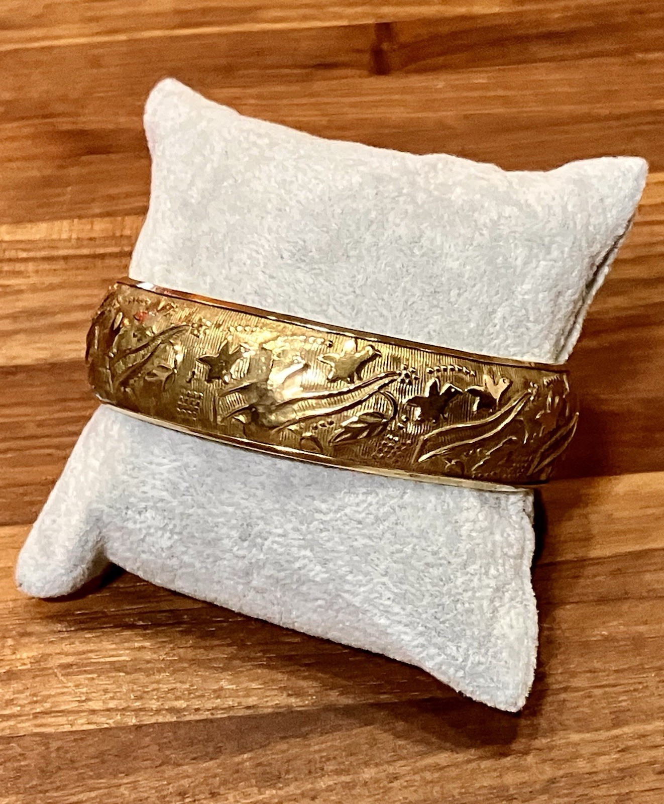 VTG Brass Engraved Scrollwork Bangle Bracelet - image 3