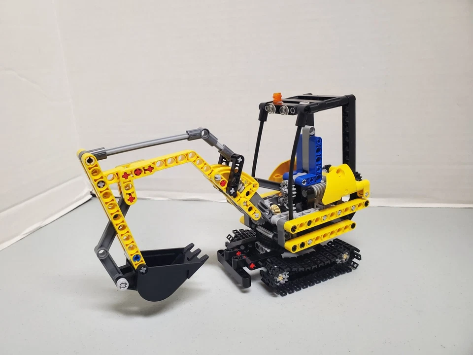 LEGO Technic 8047 Excavator Complete No Manuals - Image 2 of 4