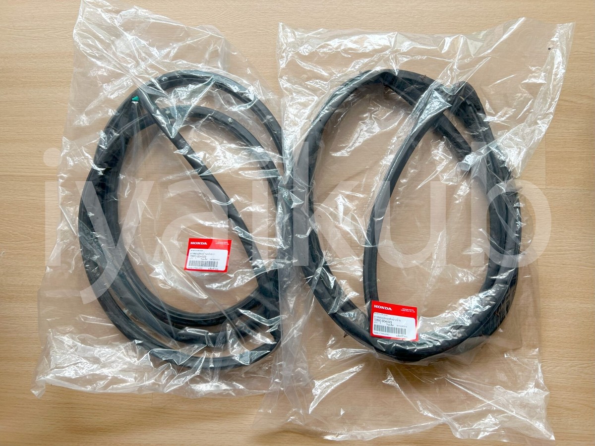 96-00 Honda Civic EK sedan 4D rear door weatherstrip rubber seal