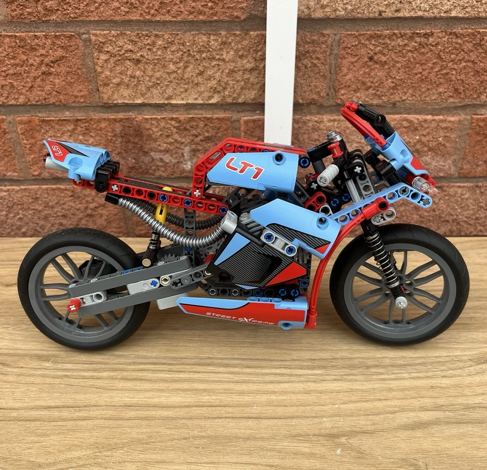 LEGO Technic 42036 Street Motorcycle, photo 1 of 4