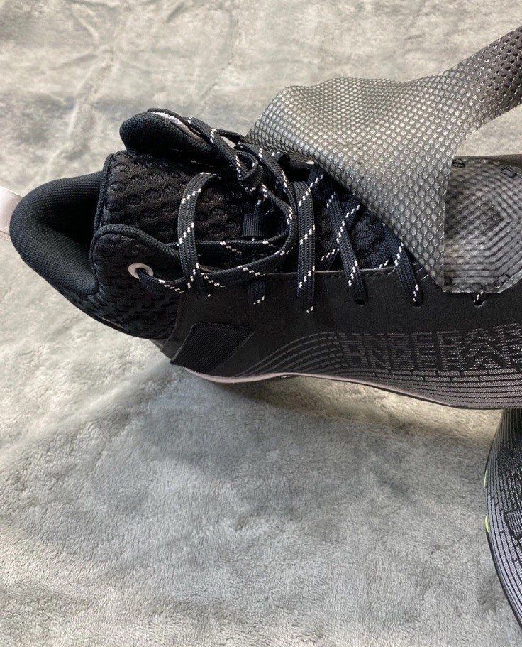 UA TM HIGHLIGHT HAMMER FOOTBALL CLEAT MC SIZE 13.5 US - BLACK/WHITE