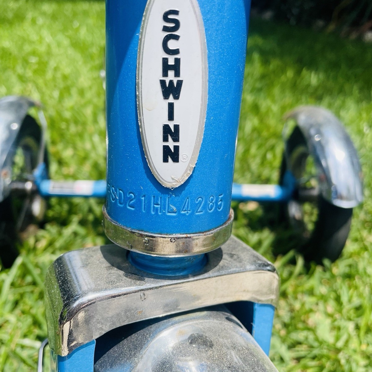 SCHWINN LIL' STING-RAY DELUXE TRICYCLE W/BANANA SEAT in BLUE