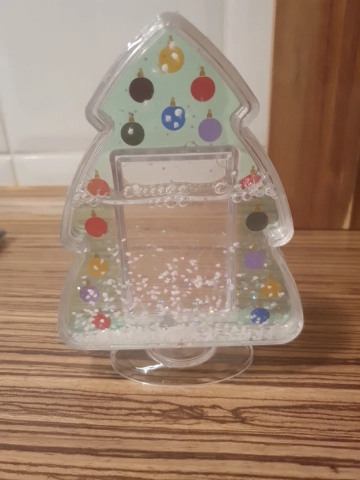 Foto Schneekugel in Form eines Weihnachtsbaums ( mit Macken siehe Beschreibung) - Bild 2 von 4