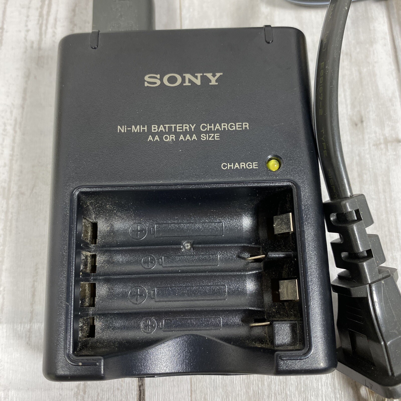 Sony BCCS2A NiMH Battery Charger for Rechargeable AA & AAA Size
