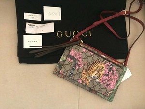 gucci supreme bloom bag
