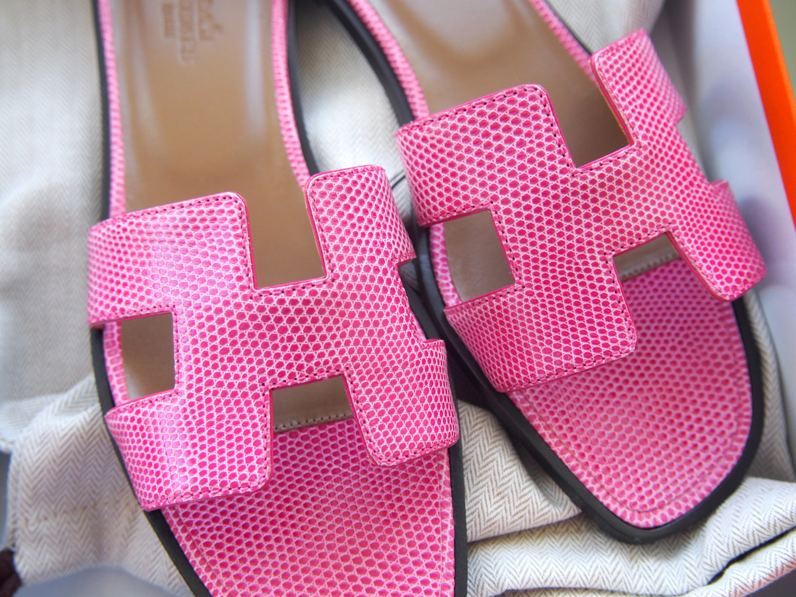 RARE NEW Hermes Oran H Sandals Slippers 38.5 8.5 Fuchsia PINK Lizard