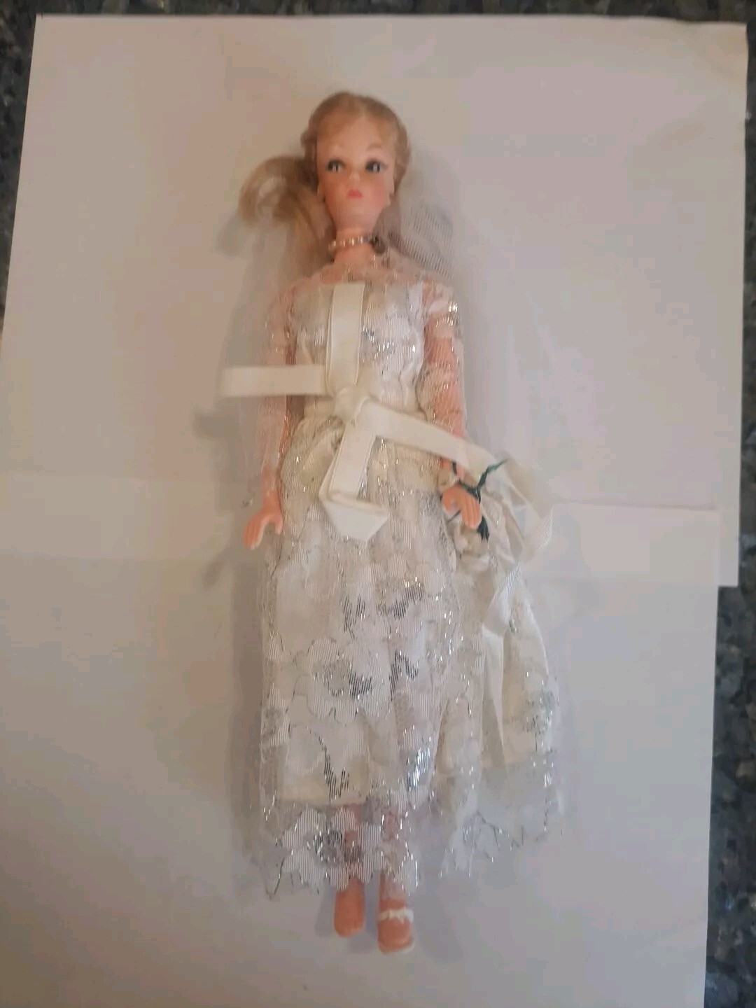 Poupée doll uneeda de 1963 écolière et sa corde à sauté. 39 cm usa