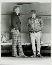 1983 Press Photo Dallas Green and Lee Elia talk before a Chicago Cubs game